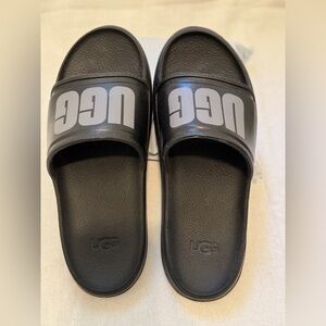 EUC:UGG Black Slide Sandals (#2)